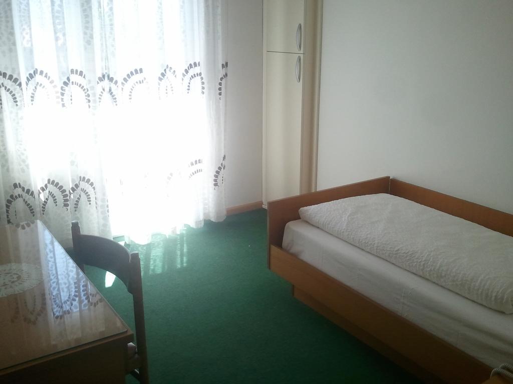 Hotel Lux Мерано Номер фото