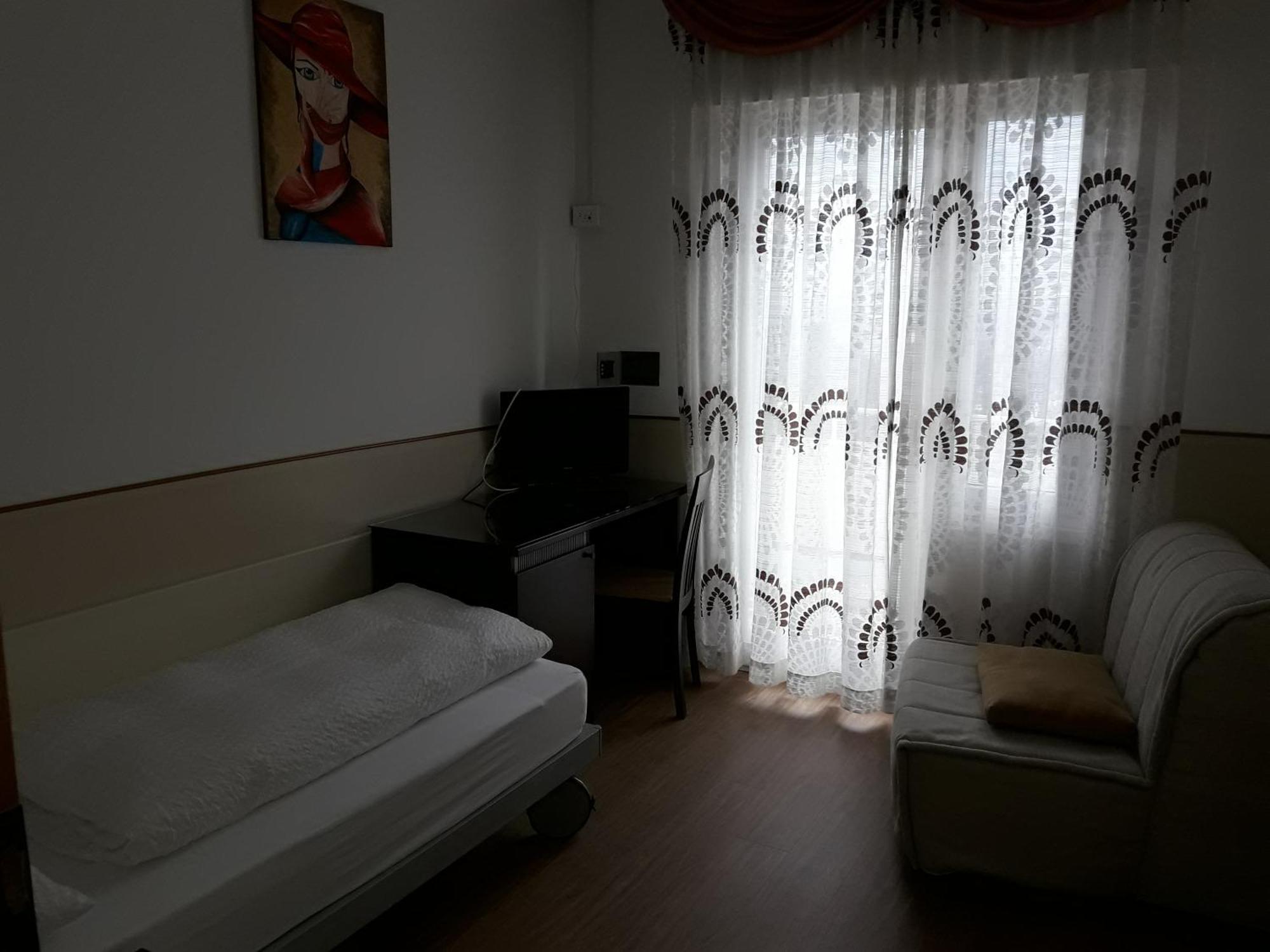 Hotel Lux Мерано Номер фото