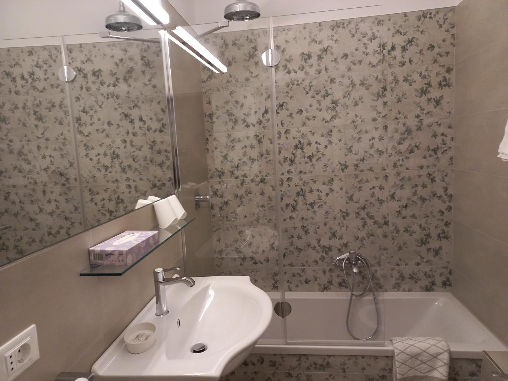 Hotel Lux Мерано Номер фото