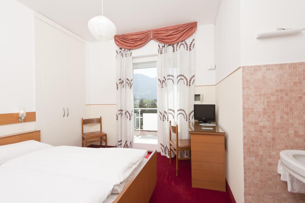 Hotel Lux Мерано Номер фото