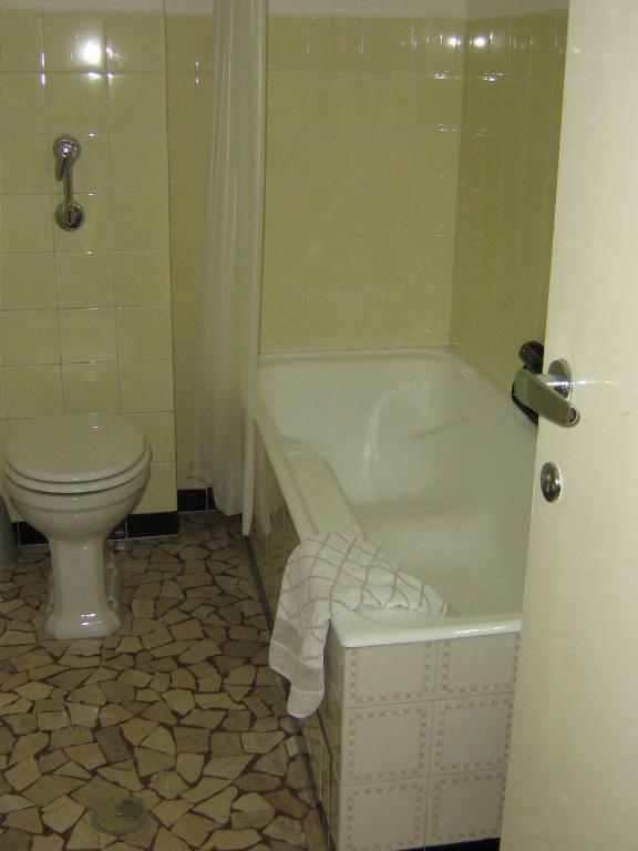 Hotel Lux Мерано Номер фото